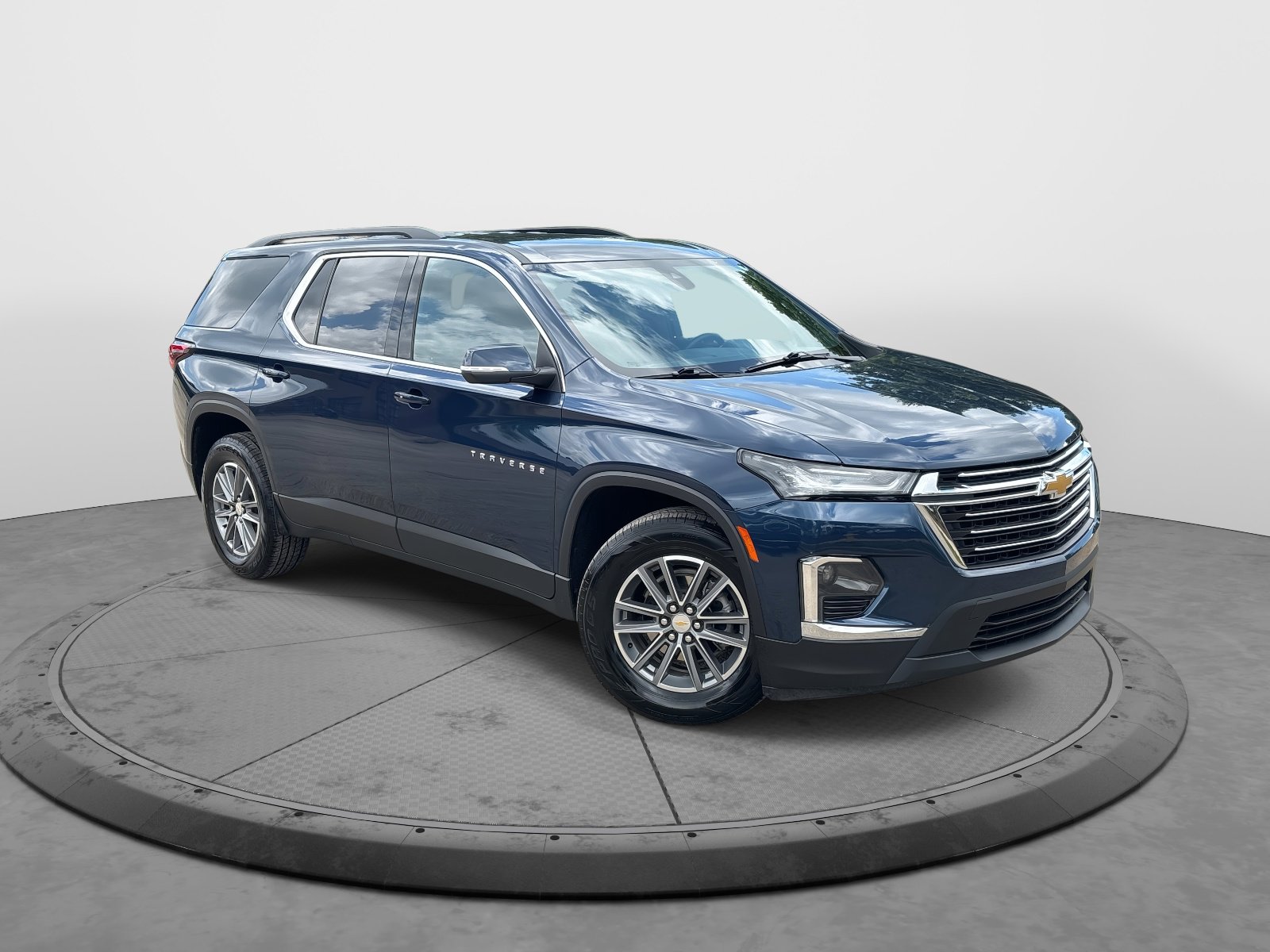 Used 2023 Chevrolet Traverse 1LT with VIN 1GNERGKWXPJ100687 for sale in Franklin, TN