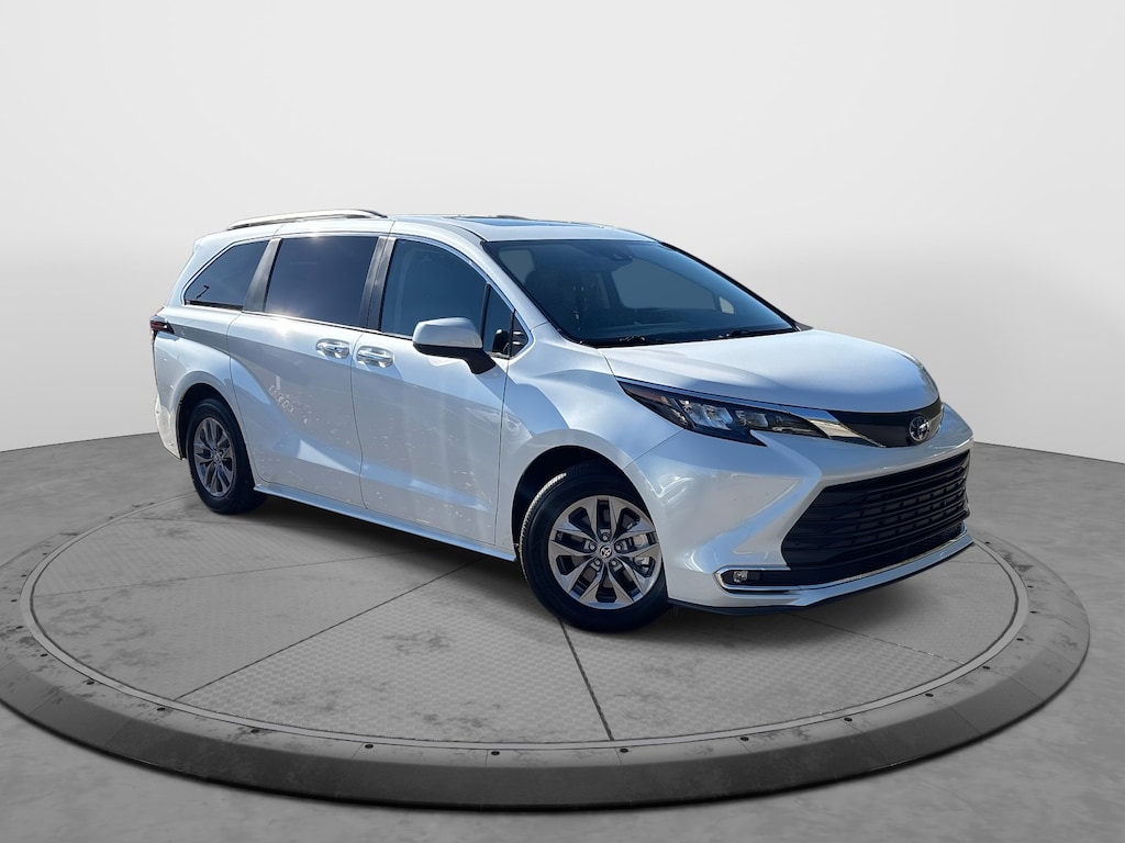 Used 2024 Toyota Sienna XLE Minivan