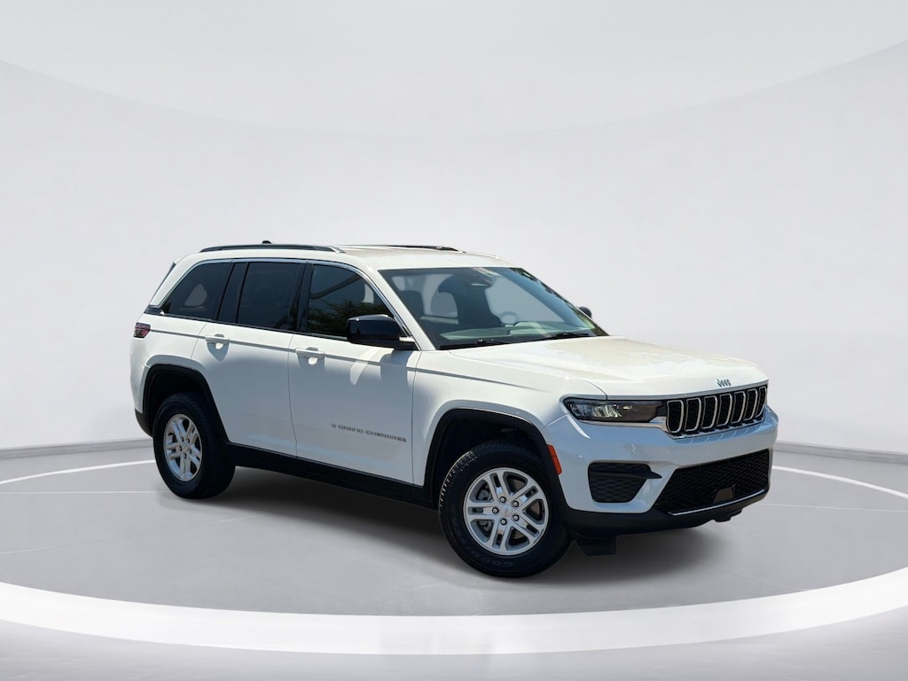 Used 2024 Jeep Grand Cherokee Laredo SUV
