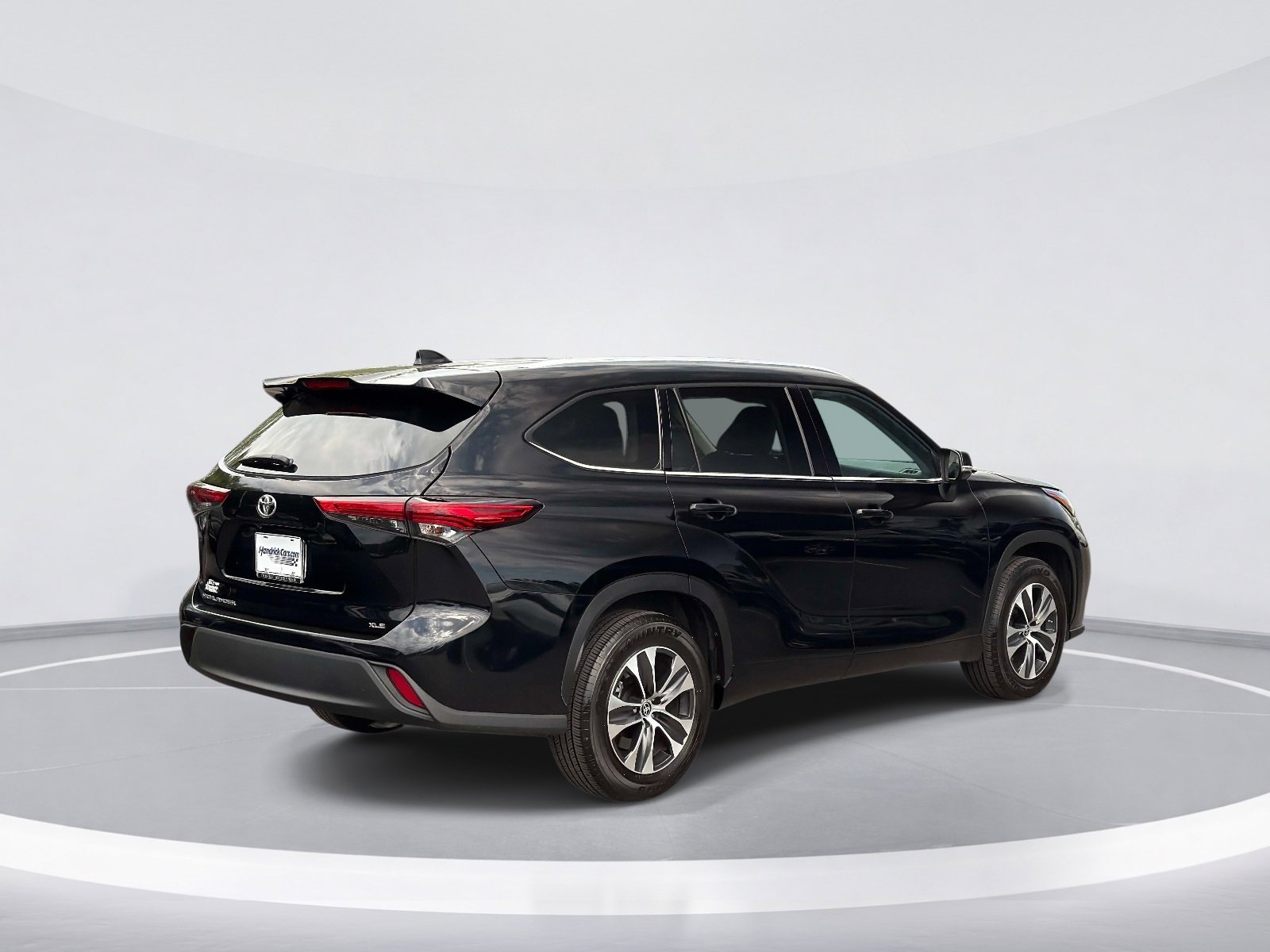 2021 Toyota Highlander XLE photo 3