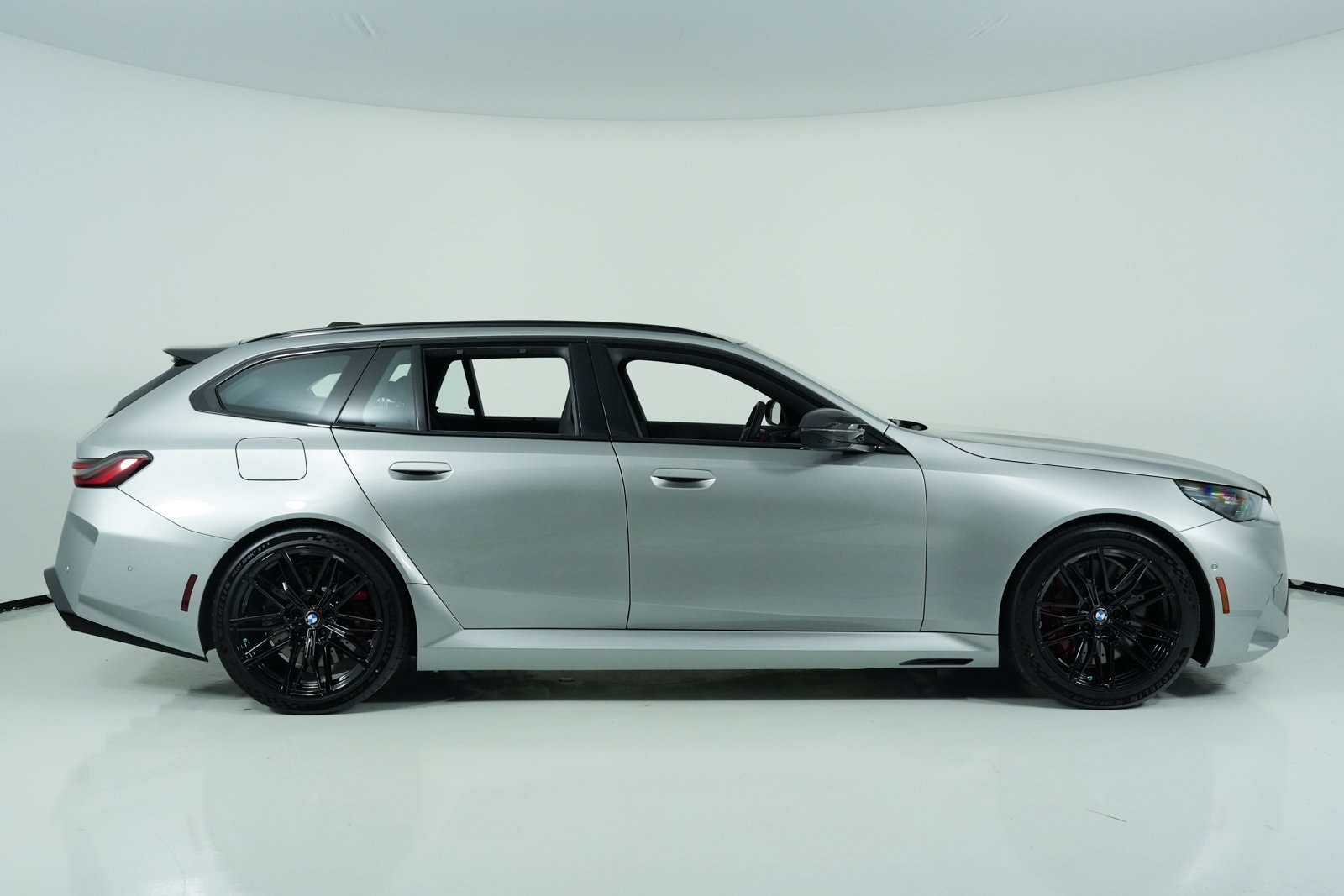 2025 BMW M5 Touring photo 3