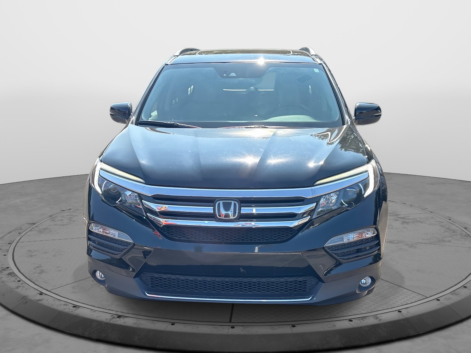 2017 Honda Pilot Elite photo 2