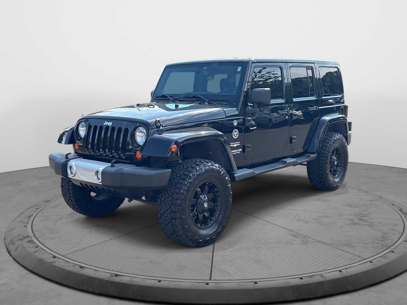 2013 Jeep Wrangler Unlimited Sahara photo 3