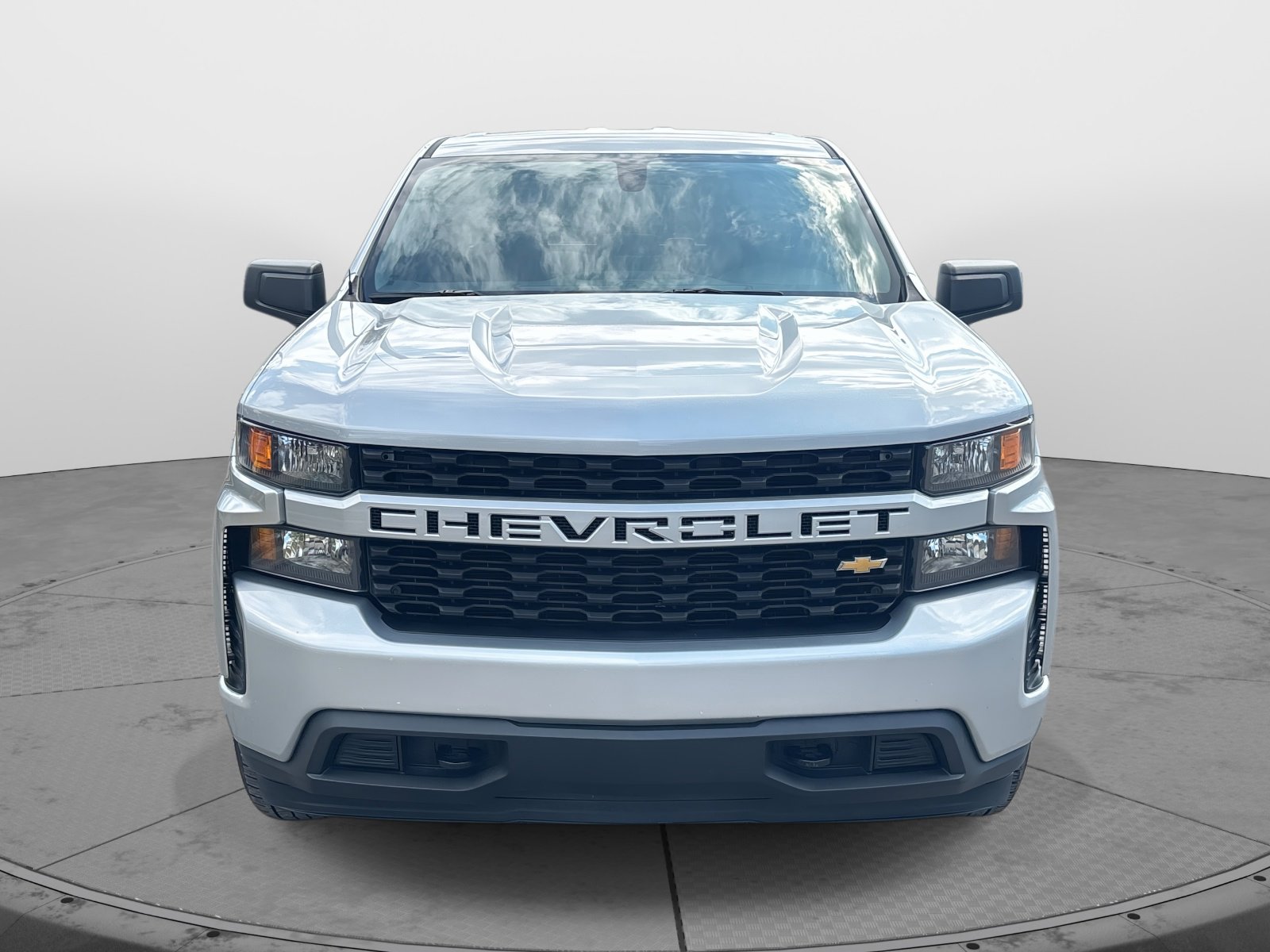 2019 Chevrolet Silverado 1500 Custom photo 2
