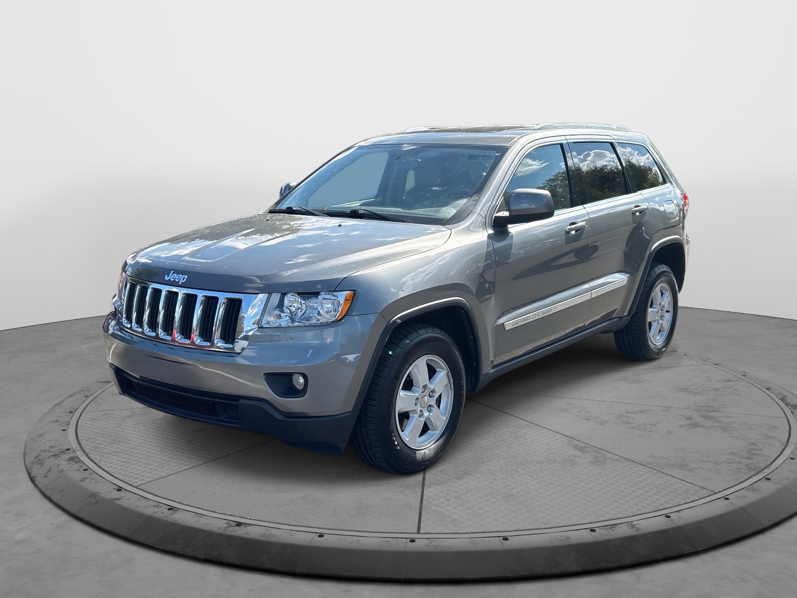 2012 Jeep Grand Cherokee Laredo photo 2