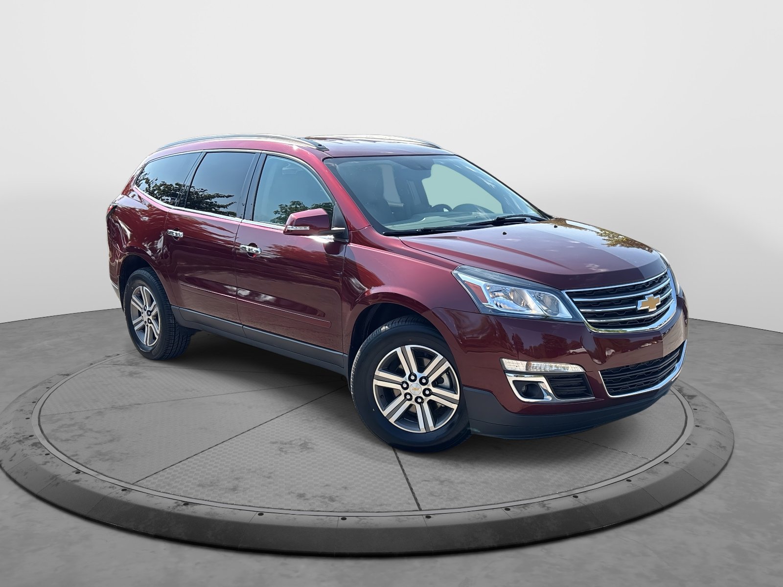 2017 Chevrolet Traverse 2LT photo 2