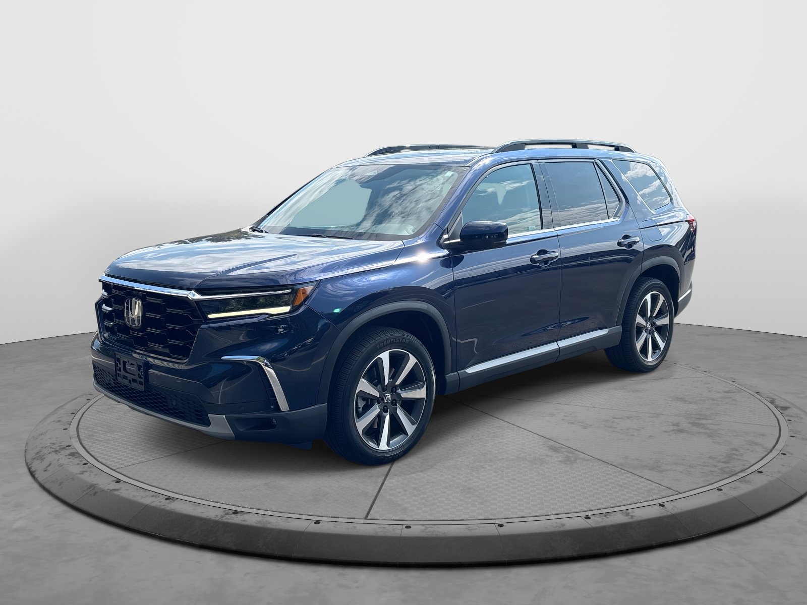 2023 Honda Pilot Touring photo 2