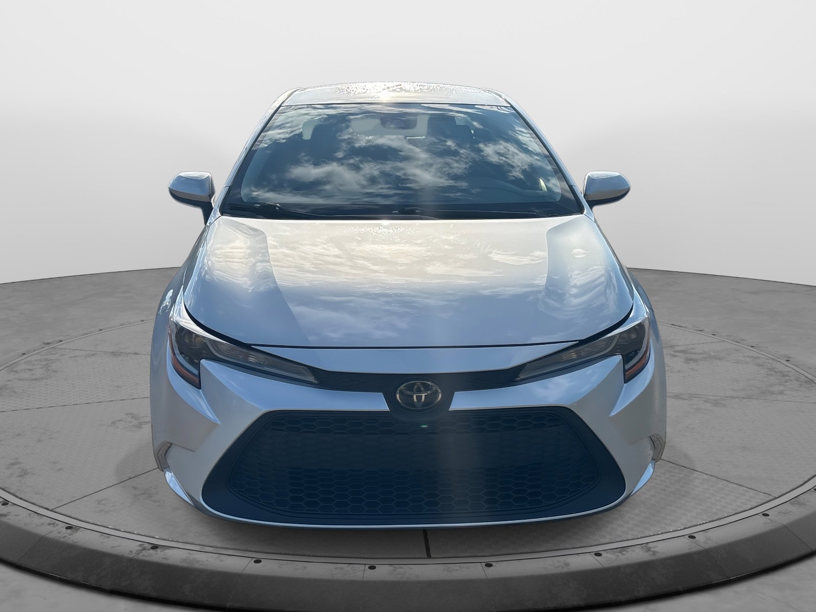 2020 Toyota Corolla LE photo 2