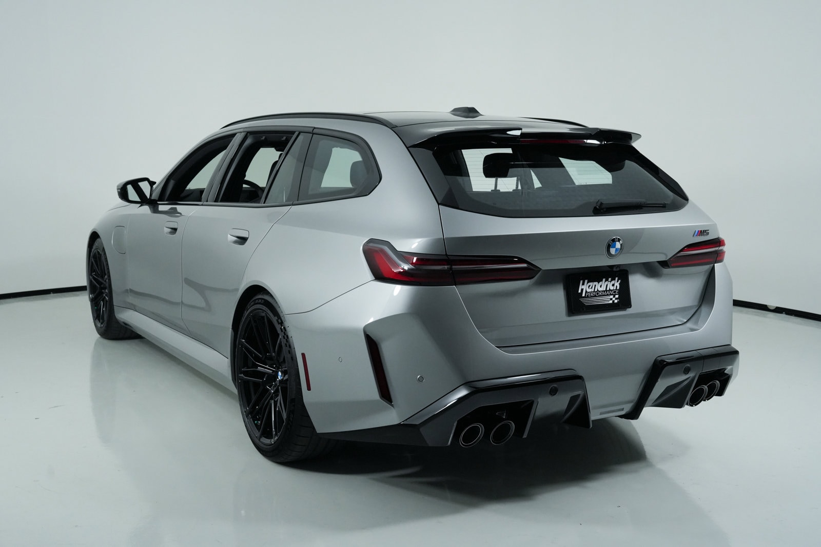 2025 BMW M5 Touring photo 4