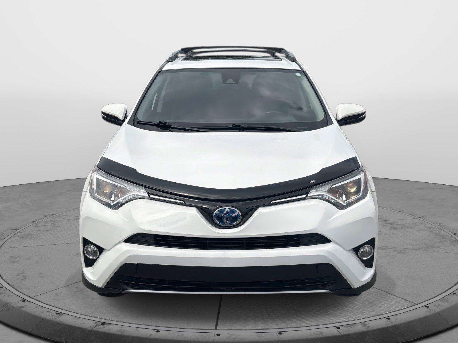 2017 Toyota RAV4 Hybrid XLE photo 2