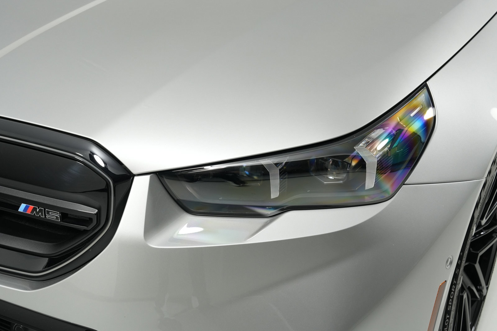 2025 BMW M5 Touring photo 2