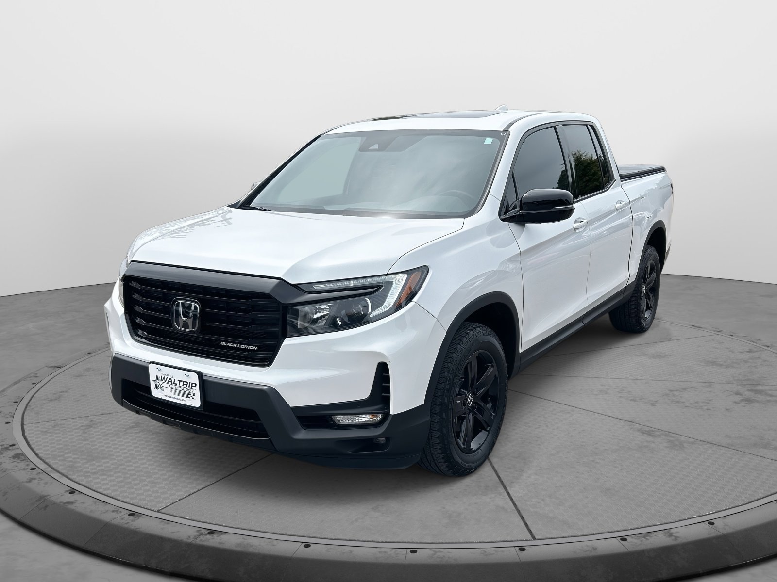 2023 Honda Ridgeline Black Edition photo 2