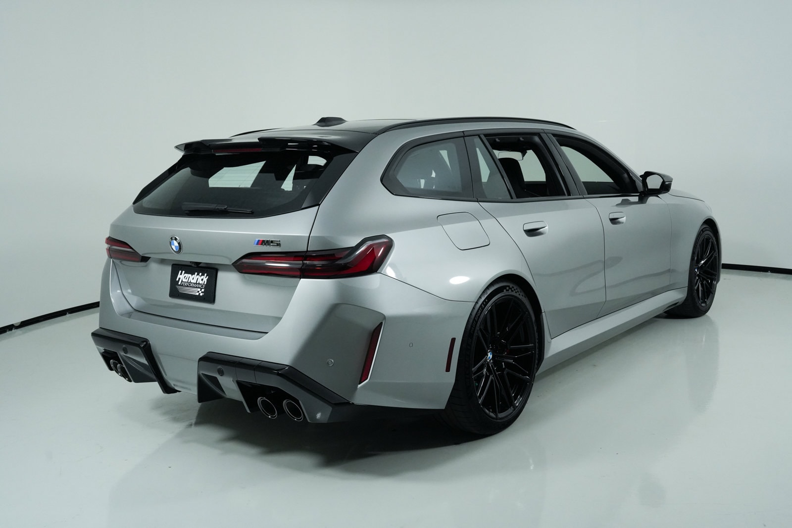 2025 BMW M5 Touring photo 6