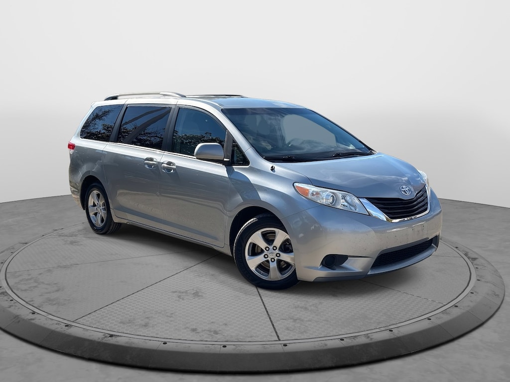 Used 2014 Toyota Sienna LE Van