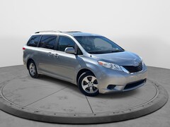 2014 Toyota Sienna LE Van