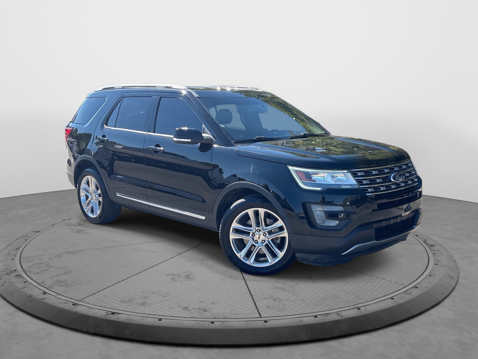 2017 Ford Explorer XLT photo 2