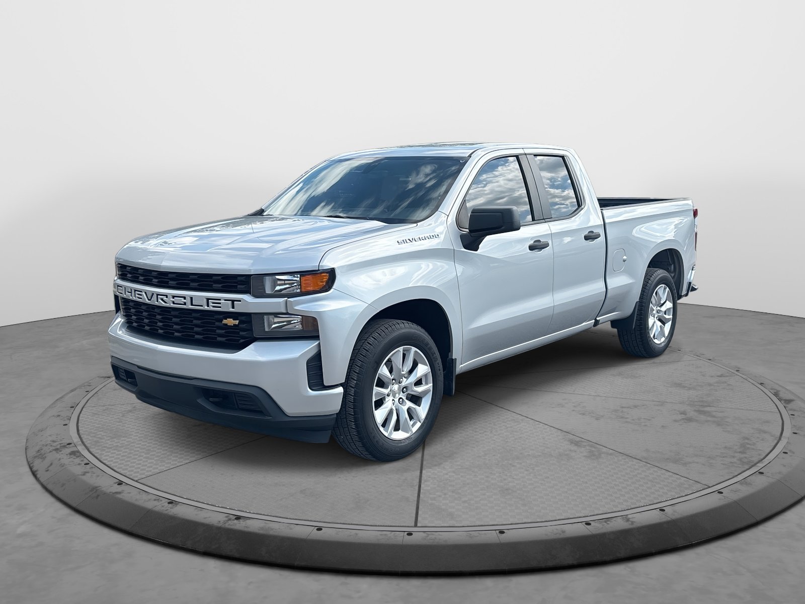 2019 Chevrolet Silverado 1500 Custom photo 3