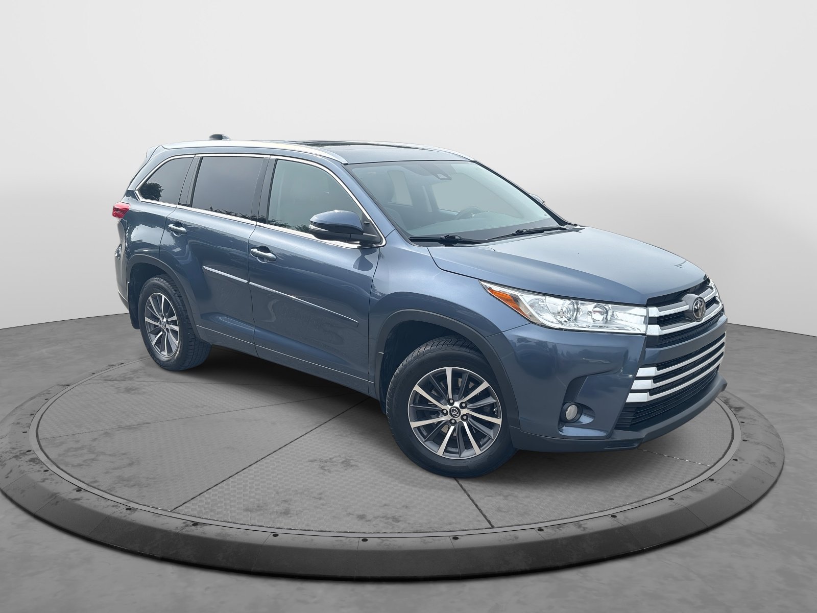 Used 2017 Toyota Highlander XLE with VIN 5TDKZRFH0HS509577 for sale in Franklin, TN