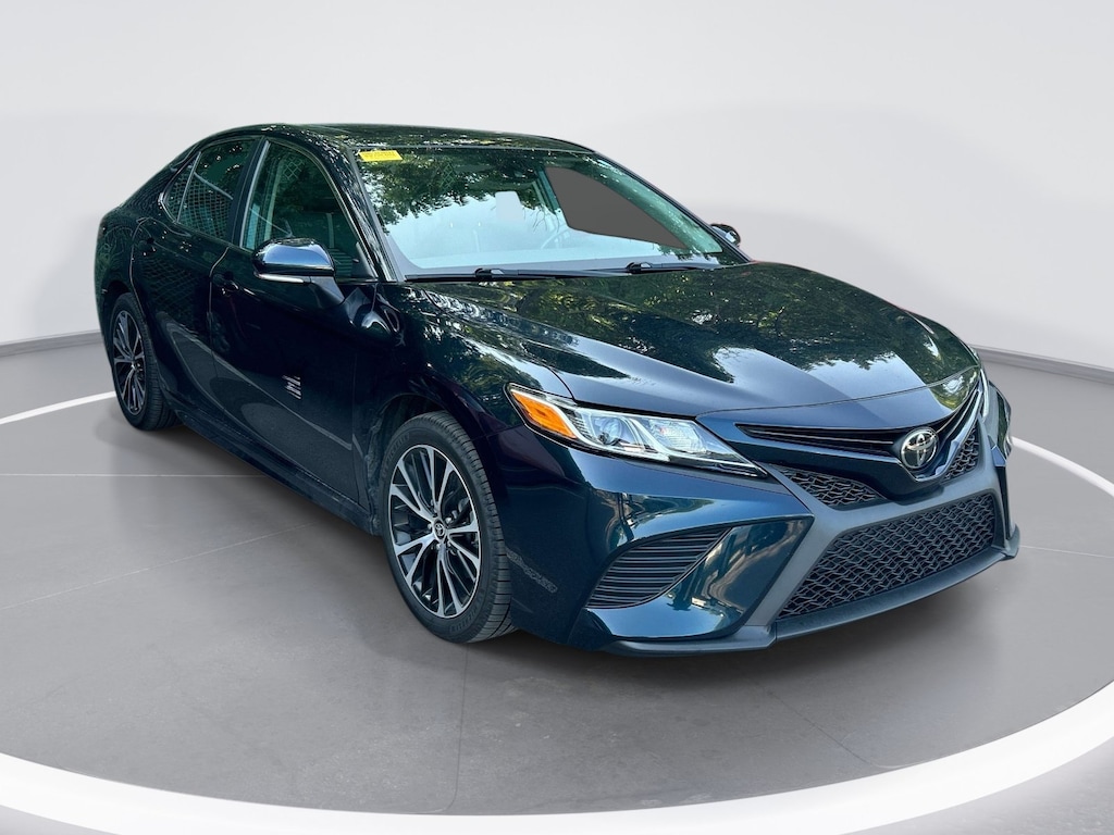 Used 2020 Toyota Camry SE Sedan