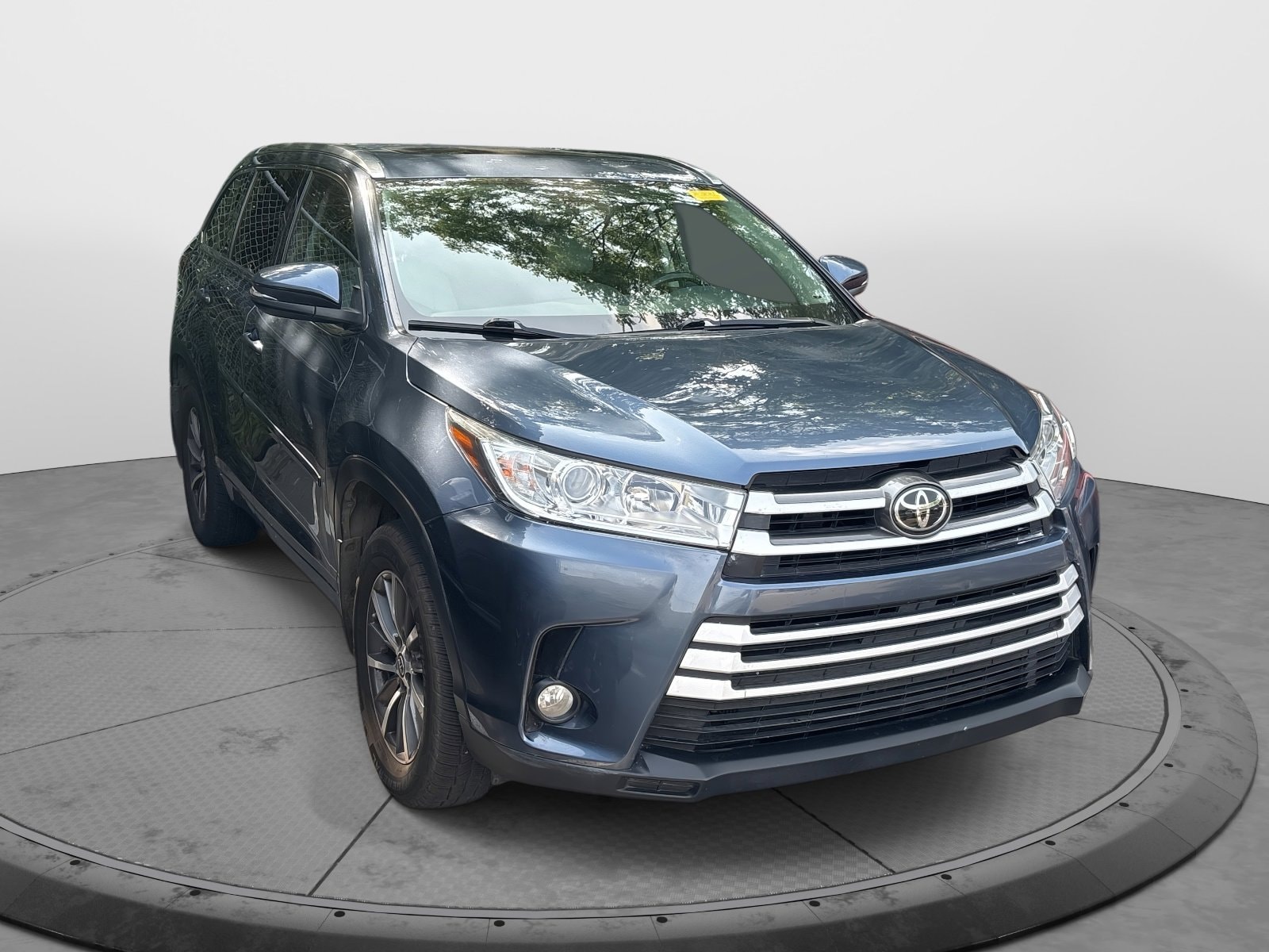 Used 2017 Toyota Highlander XLE with VIN 5TDKZRFH0HS509577 for sale in Franklin, TN
