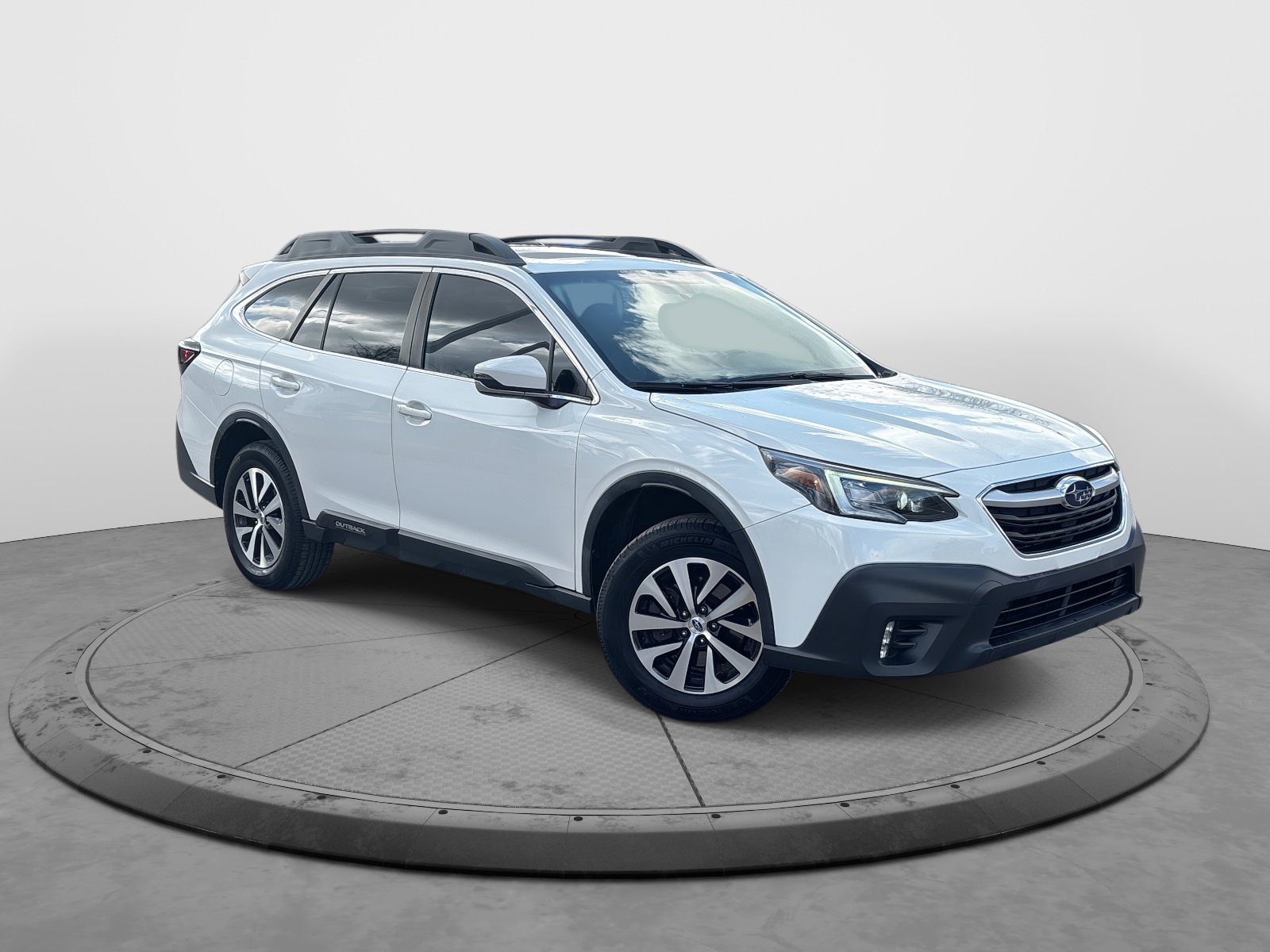 2020 Subaru Outback Premium photo 2