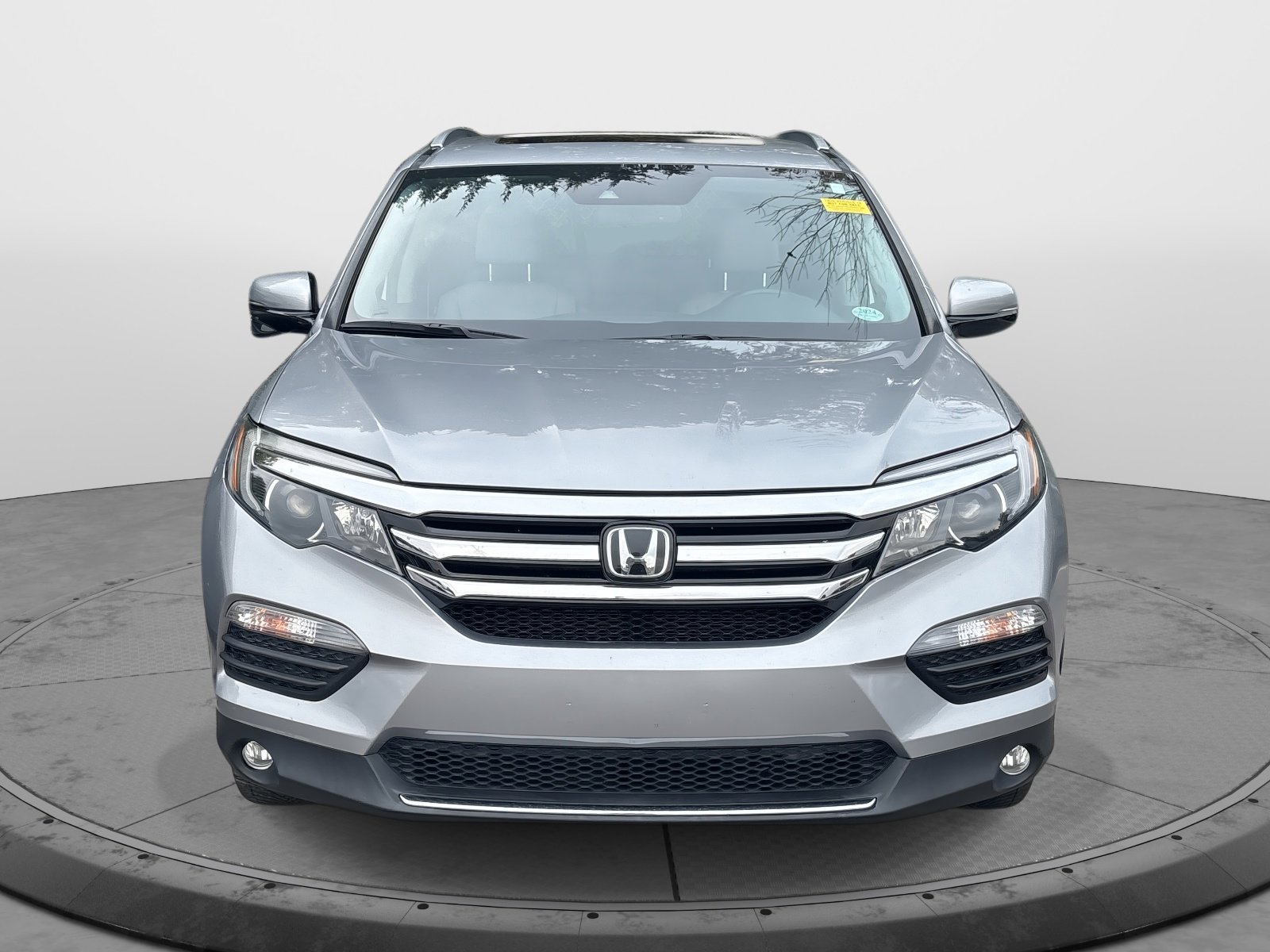 2018 Honda Pilot Touring photo 2
