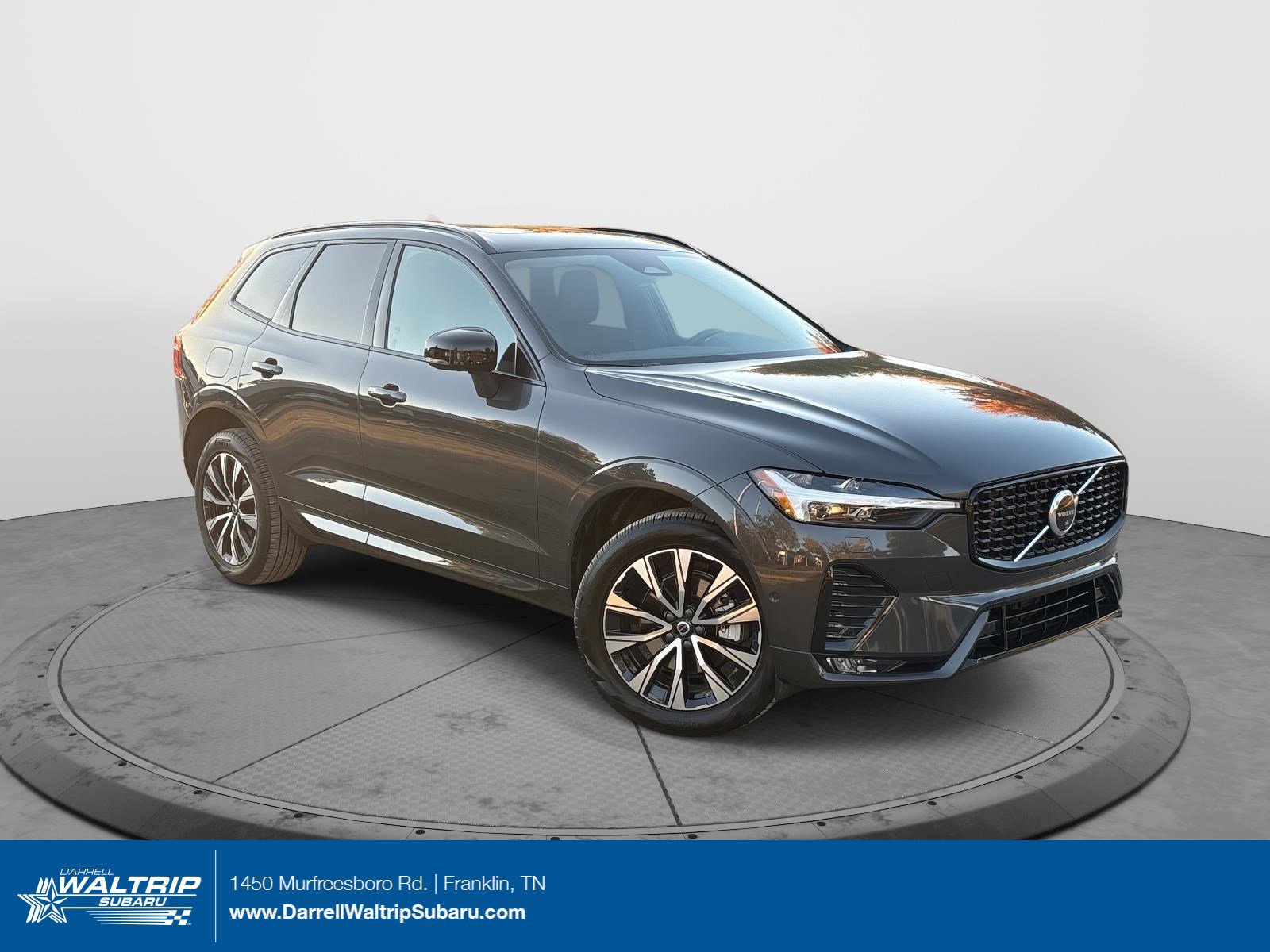 2025 Volvo XC60 Plus's photo