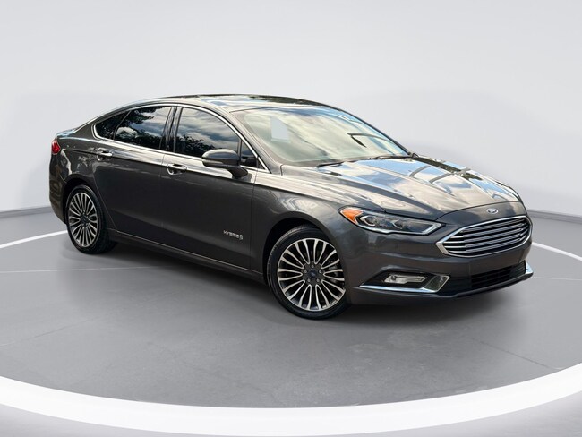 2017 Ford Fusion Hybrid Titanium Sedan