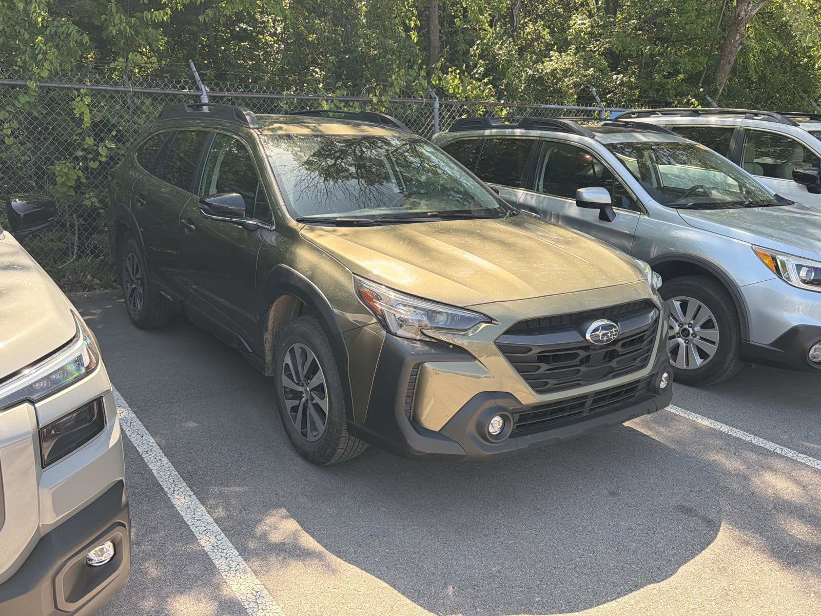 2025 Subaru Outback Premium photo 2