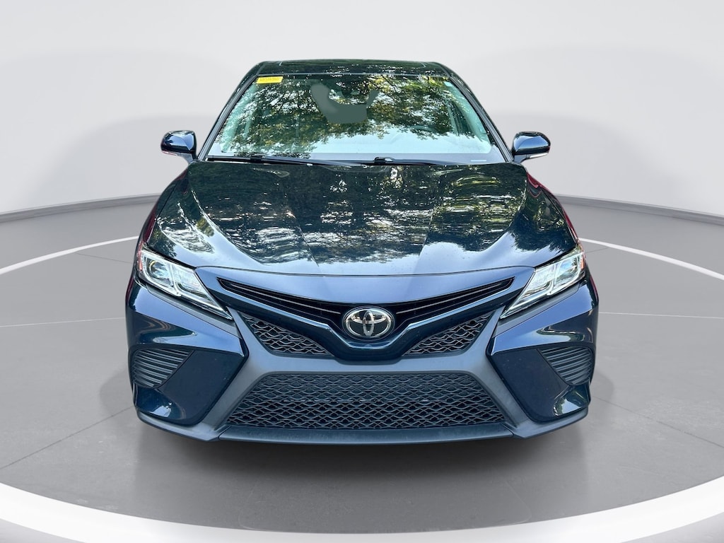 Used 2020 Toyota Camry SE Sedan