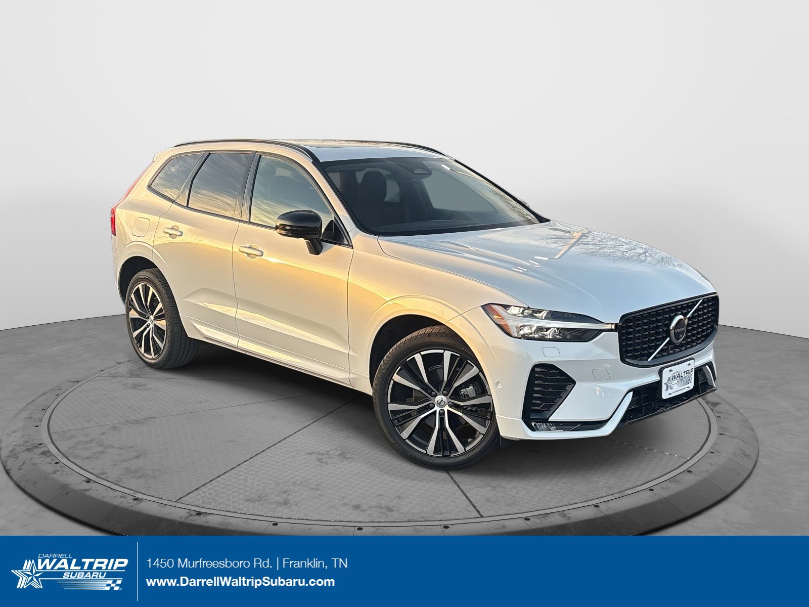 2024 Volvo XC60 Plus's photo