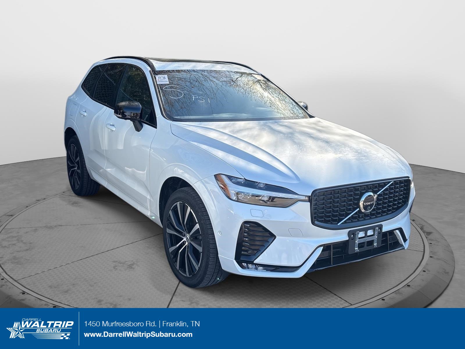 2024 Volvo XC60 Plus's photo