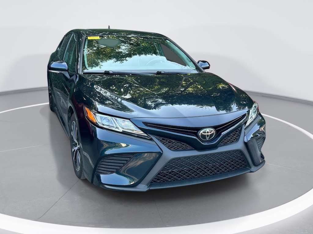 Used 2020 Toyota Camry SE Sedan