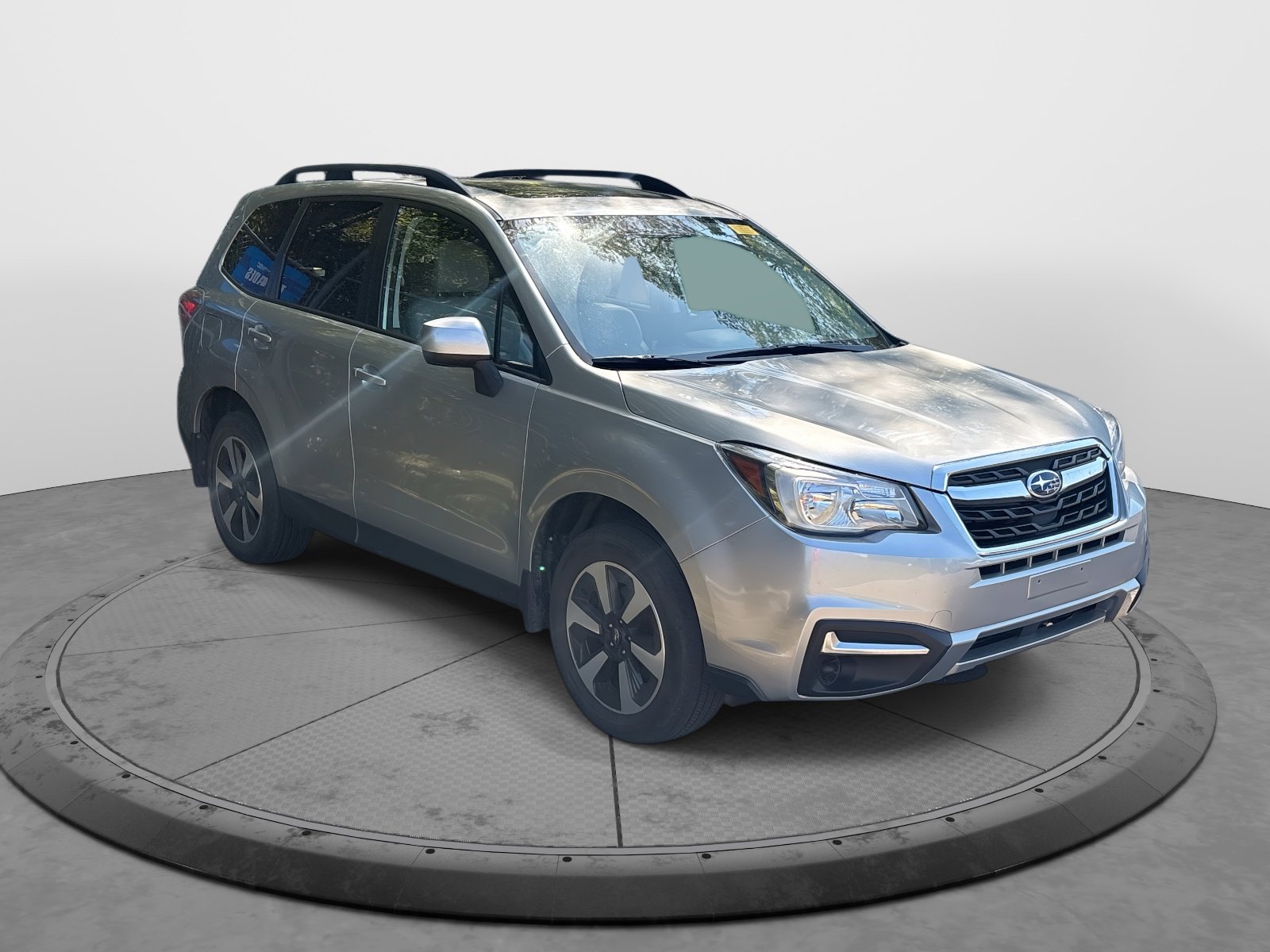 2018 Subaru Forester Premium photo 2