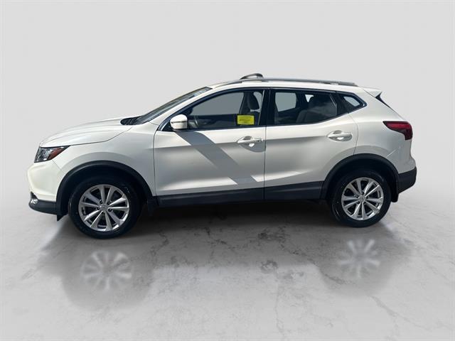 2018 Nissan Rogue Sport SV photo 2