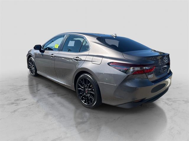 2022 Toyota Camry Hybrid LE photo 3