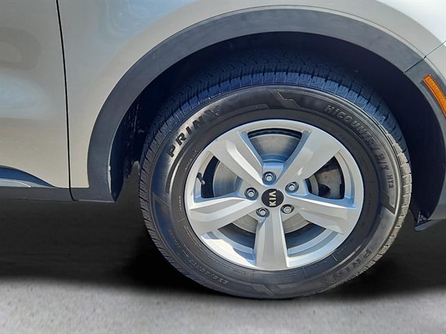 2021 Kia Sorento LX photo 3