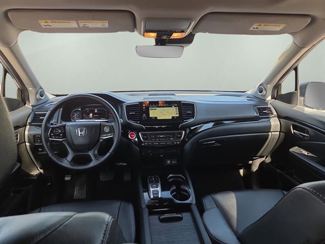 2022 Honda Pilot Touring photo 2