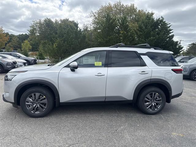 2025 Nissan Pathfinder SV photo 2