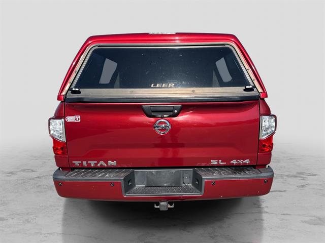 2017 Nissan Titan SL Crew Cab photo 3