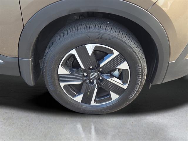 2025 Nissan Kicks SV photo 4