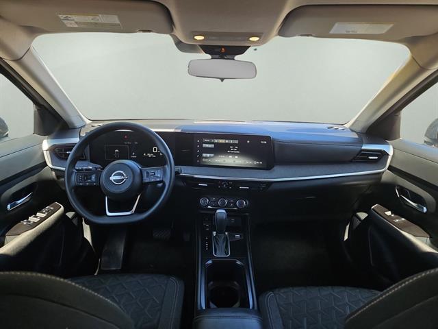 2025 Nissan Kicks SV photo 2