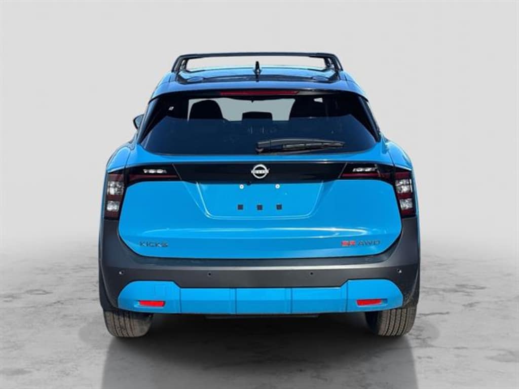 New 2026 Nissan Kicks SR