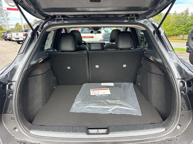 2026 Nissan Kicks SR photo 4
