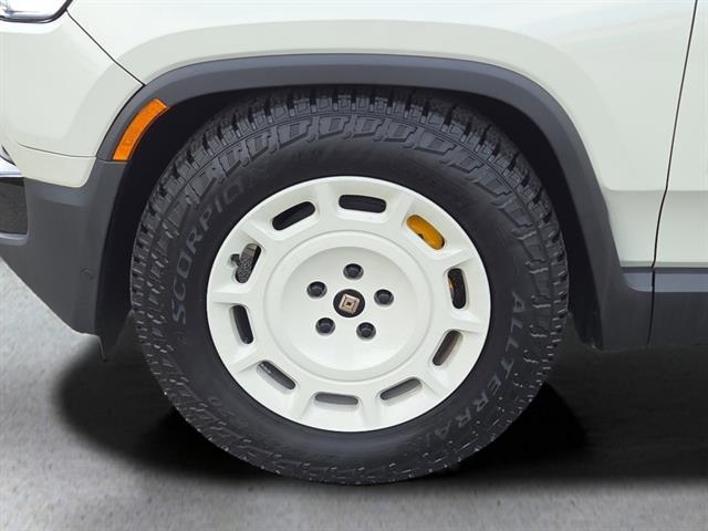 Used 2025 Rivian R1T Ascend with VIN 7FCTGCAA9SN040790 for sale in Dartmouth, MA