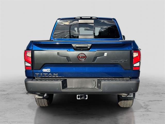2023 Nissan Titan Platinum Reserve Crew Cab photo 3