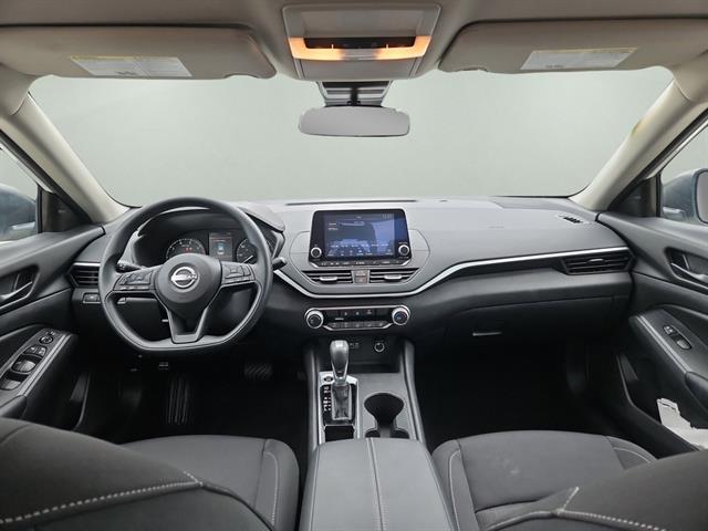 2025 Nissan Altima S photo 2