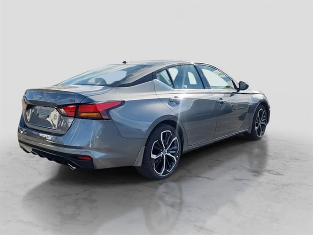 New 2025 Nissan Altima SR FWD