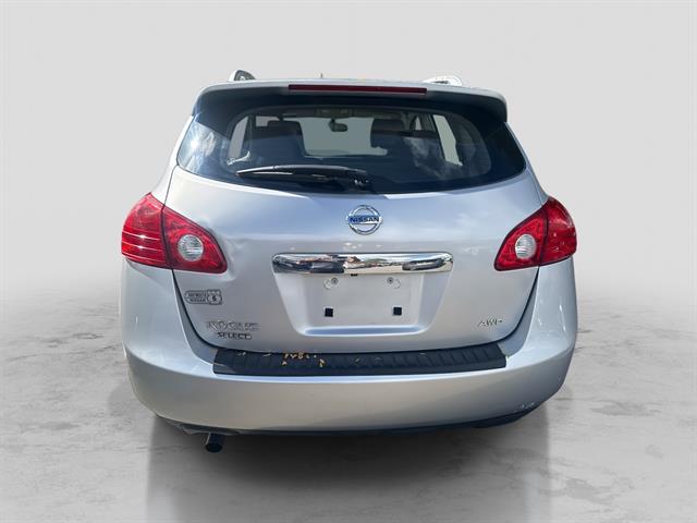 2015 Nissan Rogue Select S photo 3