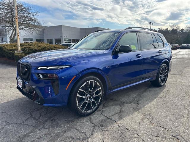 2023 BMW X7 M60i's photo